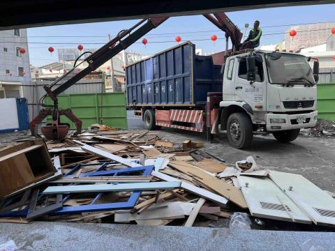 高宜璇 - 木板太多請夾子車來夾