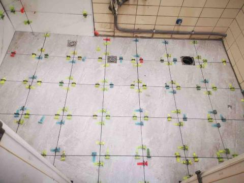 楊文皓 - 廁所30*3」地磚和30*60壁磚覆貼完成照