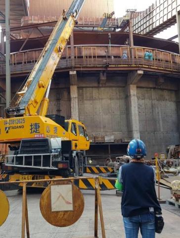 何美工程行 - 大型工程吊掛作業