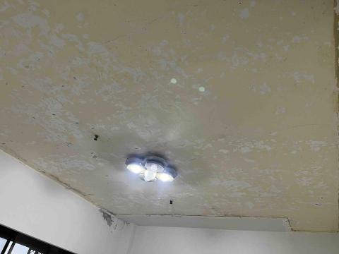 高宜璇 - 天花板壁紙清除乾淨