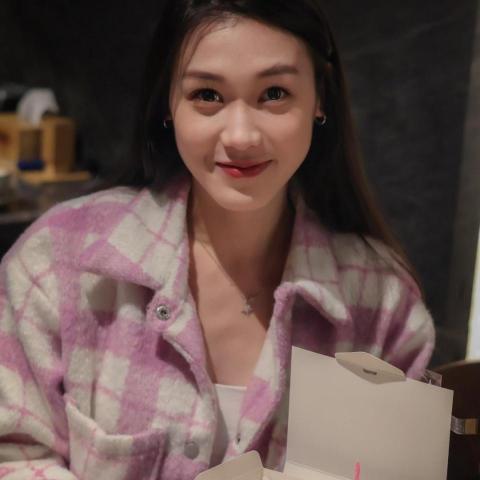 提供model模特服務的專家Victoria Chin 