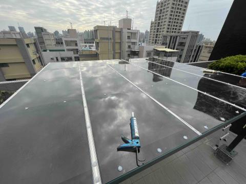 鋮泰工程行 - 高雄太普大樓曬衣場pc板更換（施工後）
