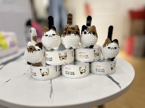 嘎如 - 聖誕節手工玩偶及貓罐罐造型禮物盒