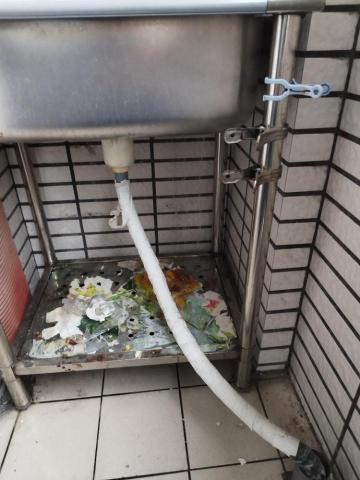 周昆興 - 洗手台排水管修繕工程（前）