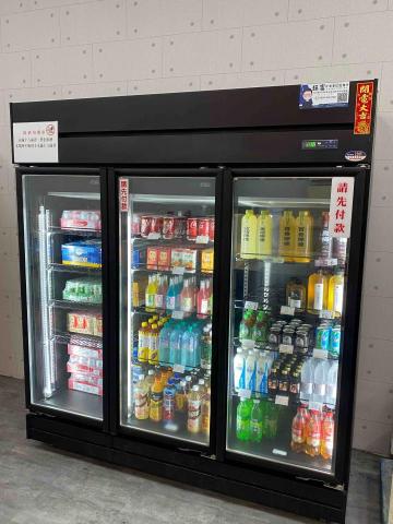 鈺富冷凍餐飲設備行 - 三門玻璃全黑展示冰箱