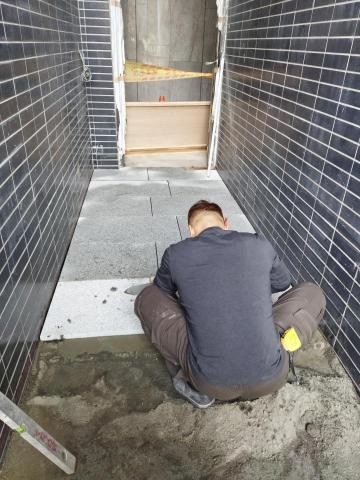 南部在地磁磚專家 - 東區建案磁磚安裝
