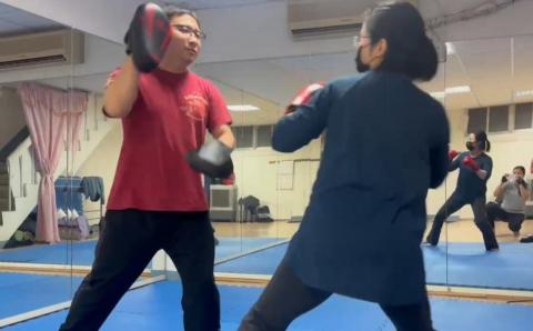 于老師 - 女子防身拳擊