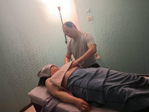 彰化市個人按摩工作室/中部到府按摩 - 胸部按摩是能保持胸部的彈性和淋巴疏通 彰化市個人按摩工作室/中部到府按摩 - 胸部按摩是能保持胸部的彈性和淋巴疏通