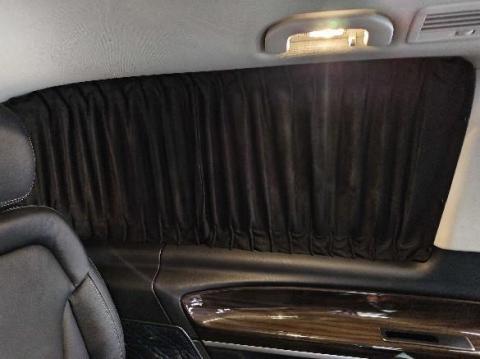 Michael  祥 - 隱密性高車窗備有窗簾