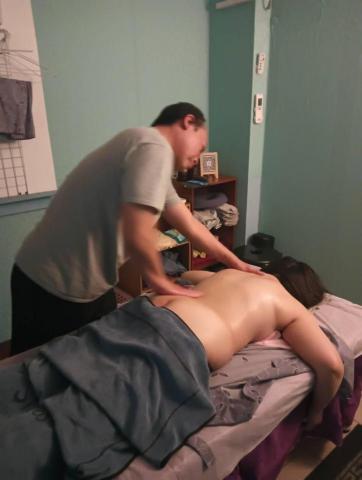 彰化市個人按摩工作室/中部到府按摩 - 寒流工作室暖氣開放 仕女不用怕冷油壓按摩 彰化市個人按摩工作室/中部到府按摩 - 寒流工作室暖氣開放 仕女不用怕冷油壓按摩