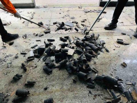 嘉禾工程行 - 塑膠地板剔除-除膠