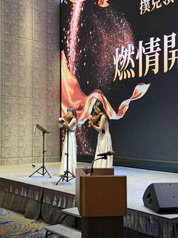 Renny小提琴 朵玥樂團 - 撲克領域尾牙樂團演出