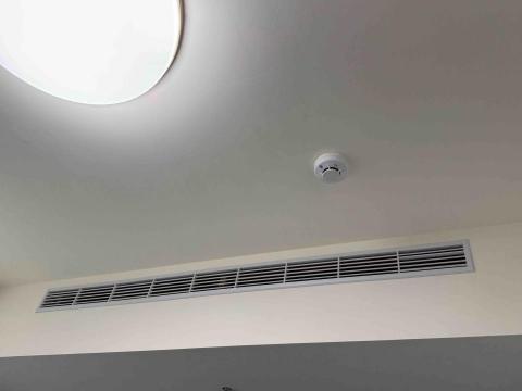 盧氏服務所 - 裝潢和木工配合吊隱式冷暖空調