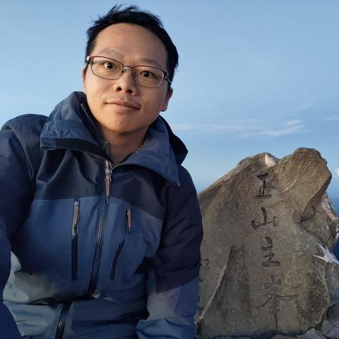 提供高中物理服務的專家Li-Min Ju