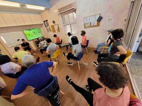 Kiwi 健身教練｜整復師｜居家運動｜私人訓練 - 蘆洲據點銀髮團課