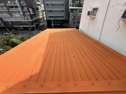 鑫展室內外油漆工程 - 浪板漆施工 鑫展室內外油漆工程 - 浪板漆施工