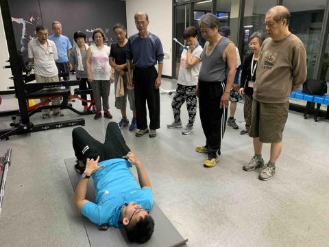 Kiwi 健身教練｜整復師｜居家運動｜私人訓練 - 銀髮歡樂自主班團課