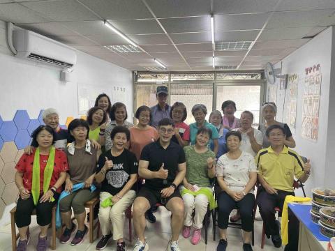 Kiwi 健身教練｜整復師｜居家運動｜私人訓練 - 三重據點大合照