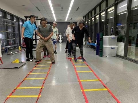 Kiwi 健身教練｜整復師｜居家運動｜私人訓練 - 繩梯協調訓練