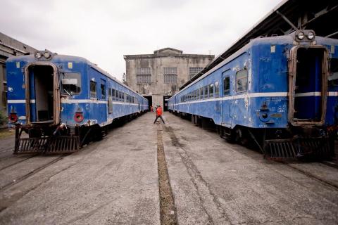 動堂堂錄影工作室 - 拍攝陸海公司運輸台鐵博物館藍寶寶柴油車廂紀錄片，名導魏德聖在三立新聞台主持的導讀台灣，其中探討台北機廠鐵道博物館的故事，參考畫面幾乎都是用本工作室拍攝柴油平快車和泰國守車的運輸畫面