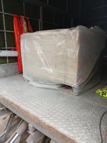 簡偉徵 - 磁磚地板