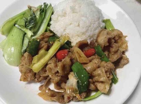 俞俞鈴 - 蔥爆五花肉飯