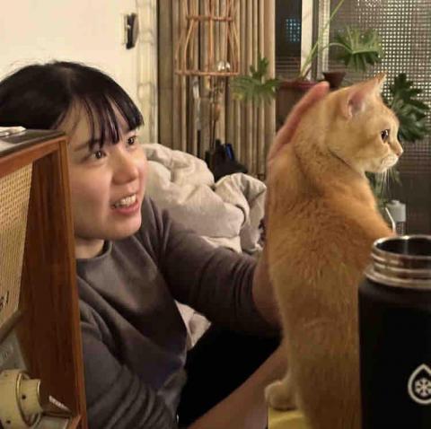 俞俞鈴 - 貓咪保母工作照