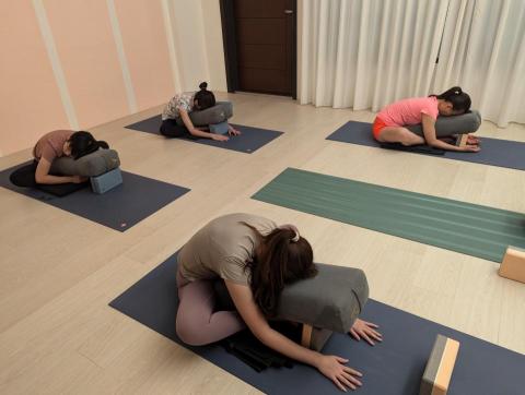 Foxy - 晚安舒緩陰瑜珈，助眠放鬆