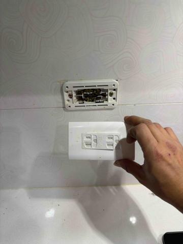 滐裕水電科技工程-Ryan - 廚房插座更換 滐裕水電科技工程-Ryan - 廚房插座更換