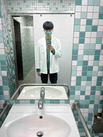 莊胤辰 - 中山醫學大學視光學系