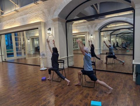 Foxy - 樂齡瑜珈，增進肌肉量，加強體力