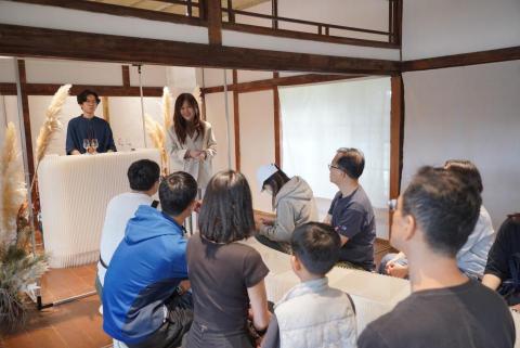 張小姐 - 擔任策展人