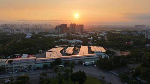 張力文(個人空拍攝影) - 太陽能案場空拍