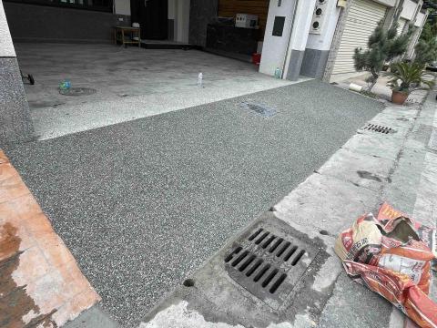 Mr.LIN (個人接案） - 壓花車道斜坡抿石改修