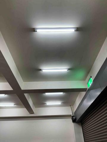 王先生 - 山型日光燈更換安裝 王先生 - 山型日光燈更換安裝