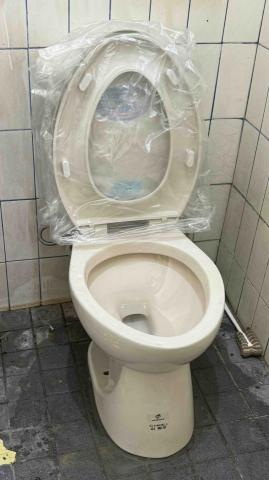 王先生 - 馬桶更換安裝 王先生 - 馬桶更換安裝