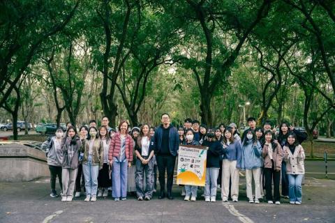 王鼎棫 - 來中正大學談法普寫作（我左邊是《報導者》營運長）