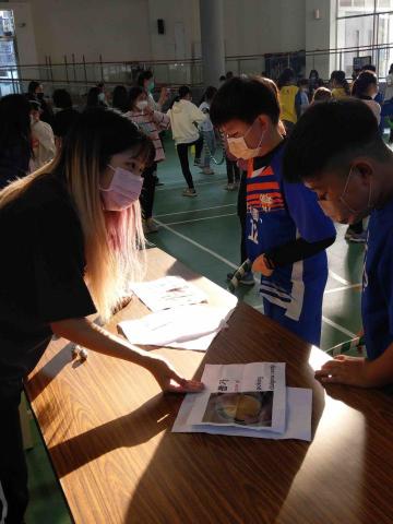 家儀 - 國小外語營教學老師兼關主