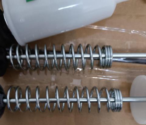 周先生 - 洗衣機吊桿更換