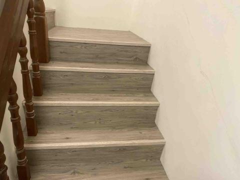 頂聖工程行 - 樓梯PVC地板施作