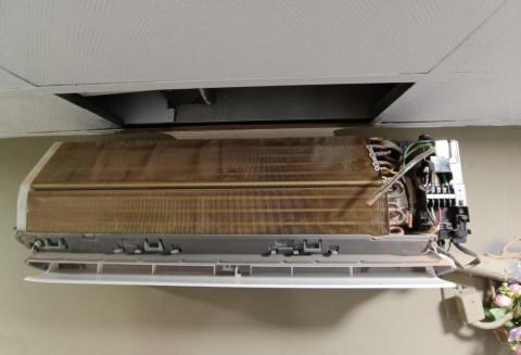 周先生 - 室內機基板更換