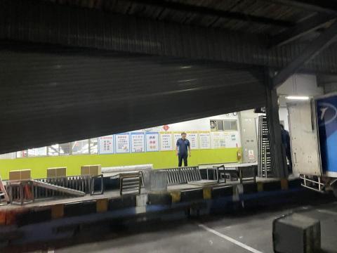 啟源鐵捲門 - 捲門壓到東西卡住