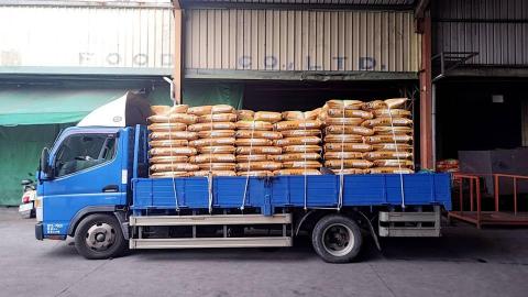 婕玲-提供載貨運輸服務 飼料、肥料、小物件、微型搬家 - 