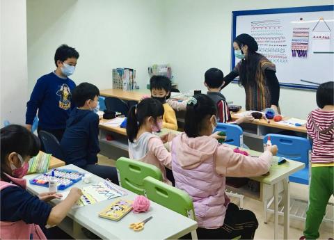 晨曦 - 在兒童美語補習班教授暑期美勞課