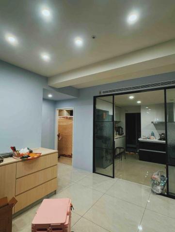 丞采工程行 - 3房一廳 40坪立面跳色 面向廚房的吧台旁