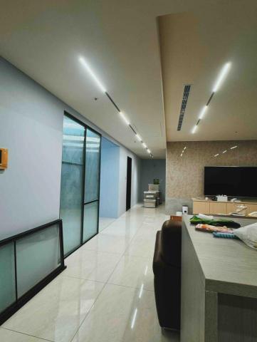 丞采工程行 - 3房一廳 40坪立面跳色 客廳與吧台