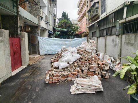 富安拆除工程 - 石頭清運前置整齊堆放