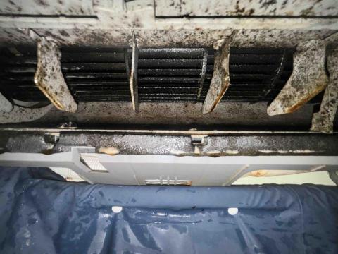 尚猛冷氣空調行 - 清洗前的風輪髒污狀況