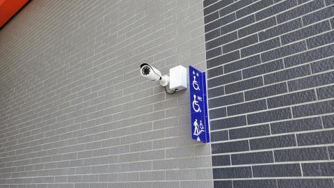 晟望科技股份有限公司 - 監視系統規劃
語音告警系統將資訊機房、監控、消防、通訊、門禁等整合，通過既有的電話總機即時通知相關人員，縮短危機應對時間，減少損失。
