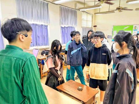 阿薛｜活動主持/婚禮主持/抓周主持/性別派對主持 - 青年國中團康活動主持